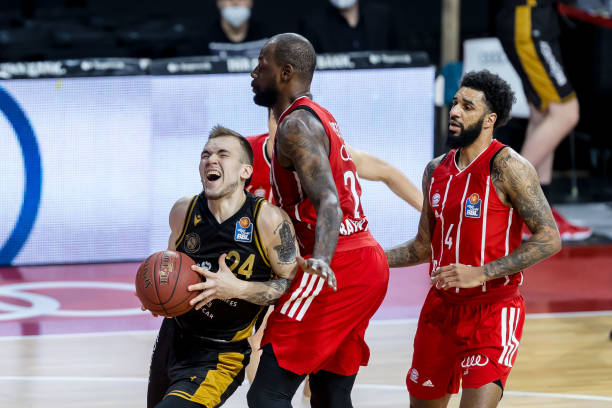 上半场泰山 上半场泰山