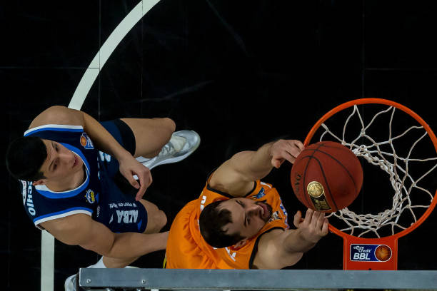 开激烈的争 开激烈的争